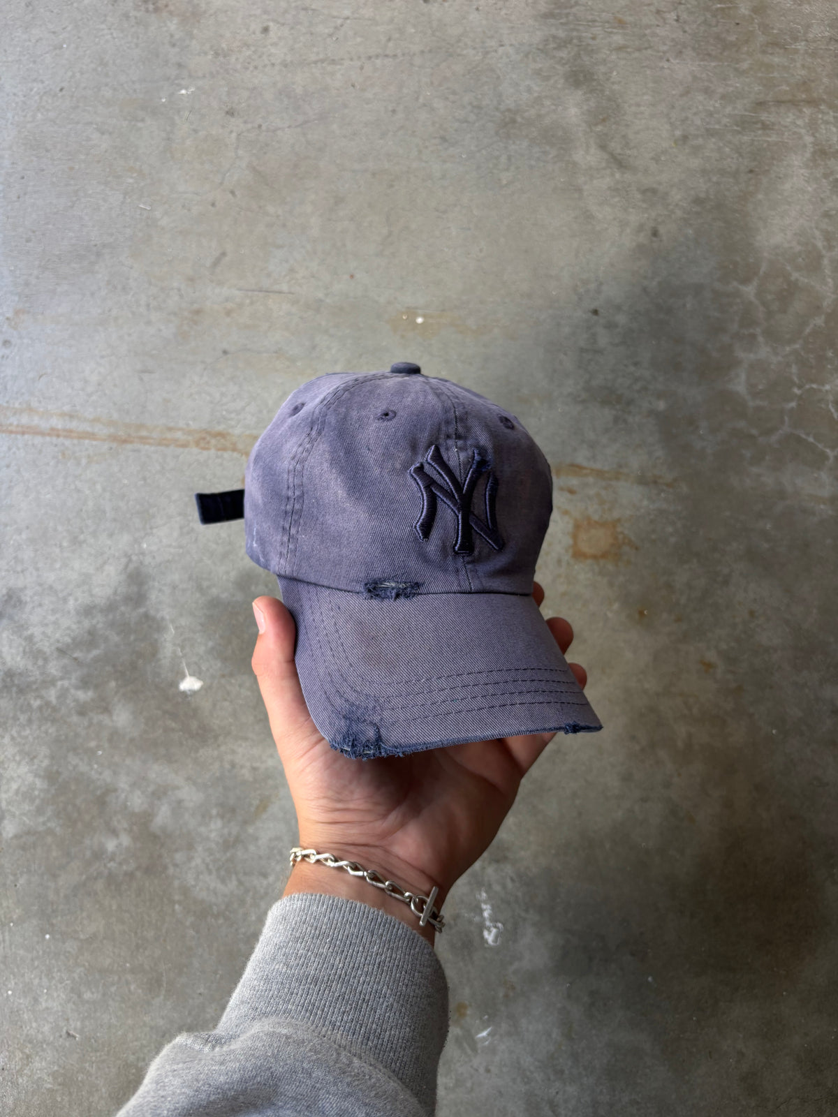2000s Distressed NY Yankees Dad Cap
