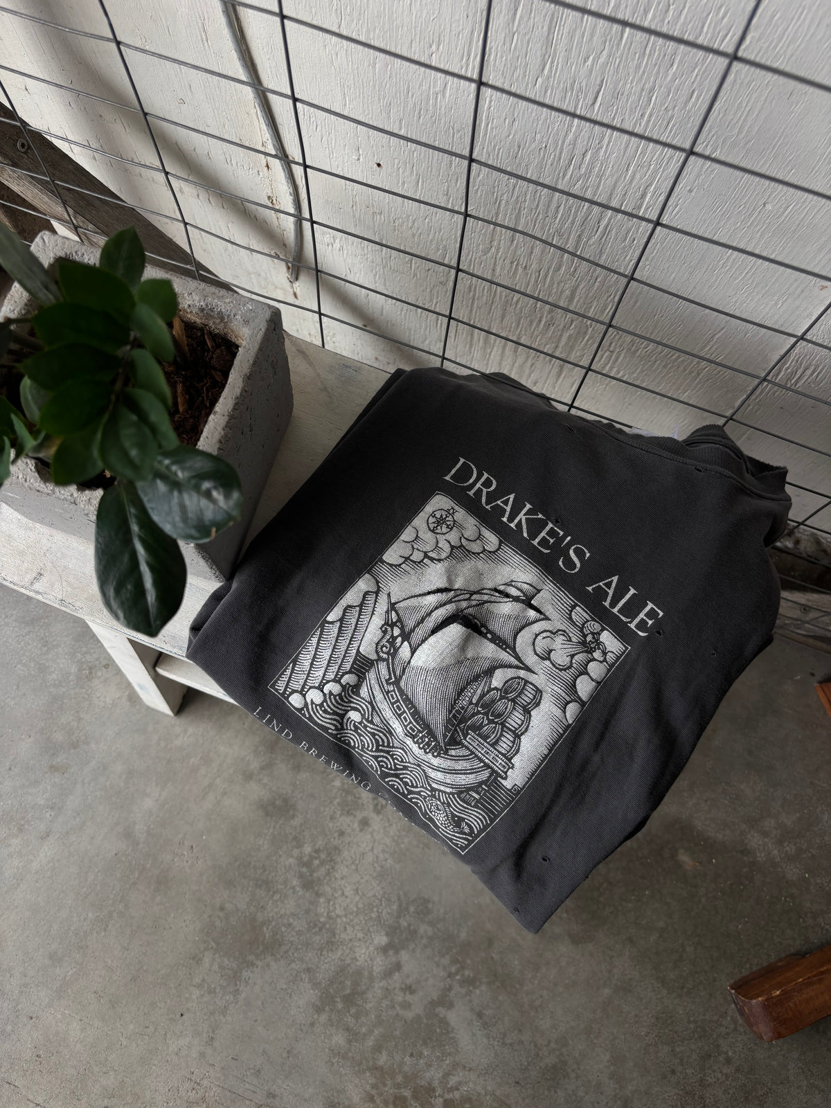 1990s Drake's Ale Faded Tee