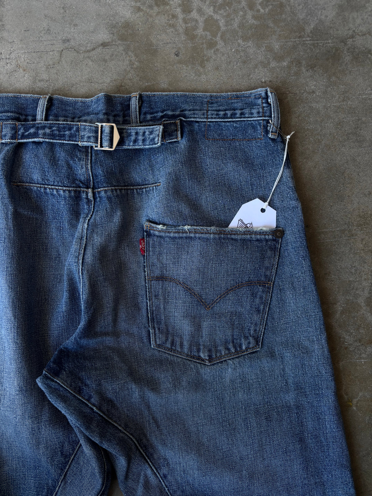 2000s Levis Engineered Buckle Back Jeans